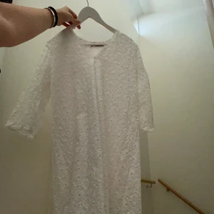 Zara klänning  - Endast andvänd en gång. Nypris tror jag var 500kr 💕