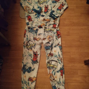 MJUKISSET  - En helt ny dress med Scooby do Storlek S 