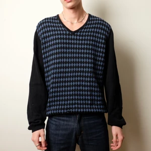 Gefa stickad tröja - 185 cm modell storlek large (man), sitter baggy.