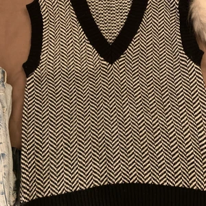 Stickad väst - Fin lite oversize stickad väst🌸