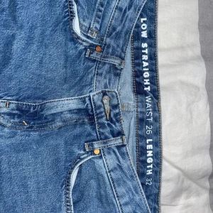 Low waist straight  - Säljer pga att jag råkat köpa två likadana i samma storlek🫠 Endast använda 1 gång. Köpta för 600 kr om jag minns rätt💕 Säljer för 300kr. Lite stora i storleken:) Skriv privat för fler bilder💓