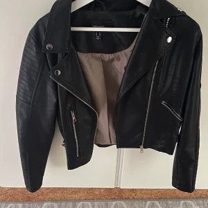 Vero Moda jacka  - Jackan ska säljas då den är för liten 