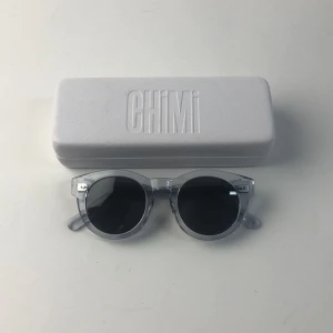 One size - Väldigt bra skick köpt för 2 veckor sedan men har slutat använda dem så säljer dem. Det är min systers glasögon 