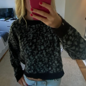 Tröja - Stickad tröja med coolt mönster i strl S från Only. 