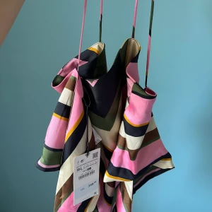 Topp från zara - Snygg topp från zara, oanvänd.  