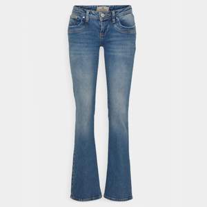 INTRESSEKOLL på dessa blå ltb jeans som är helt slutsålda i nästan alla storlekar. Dem är helt oanvända och har även lappen kvar. Nypris 829 kr. Säljer vid bra bud och en snabb affär. TRYCK INTE PÅ KÖP NU!! ❤️