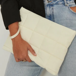 Datorfodral - Vitt datorfodral från nakd, knappt använd