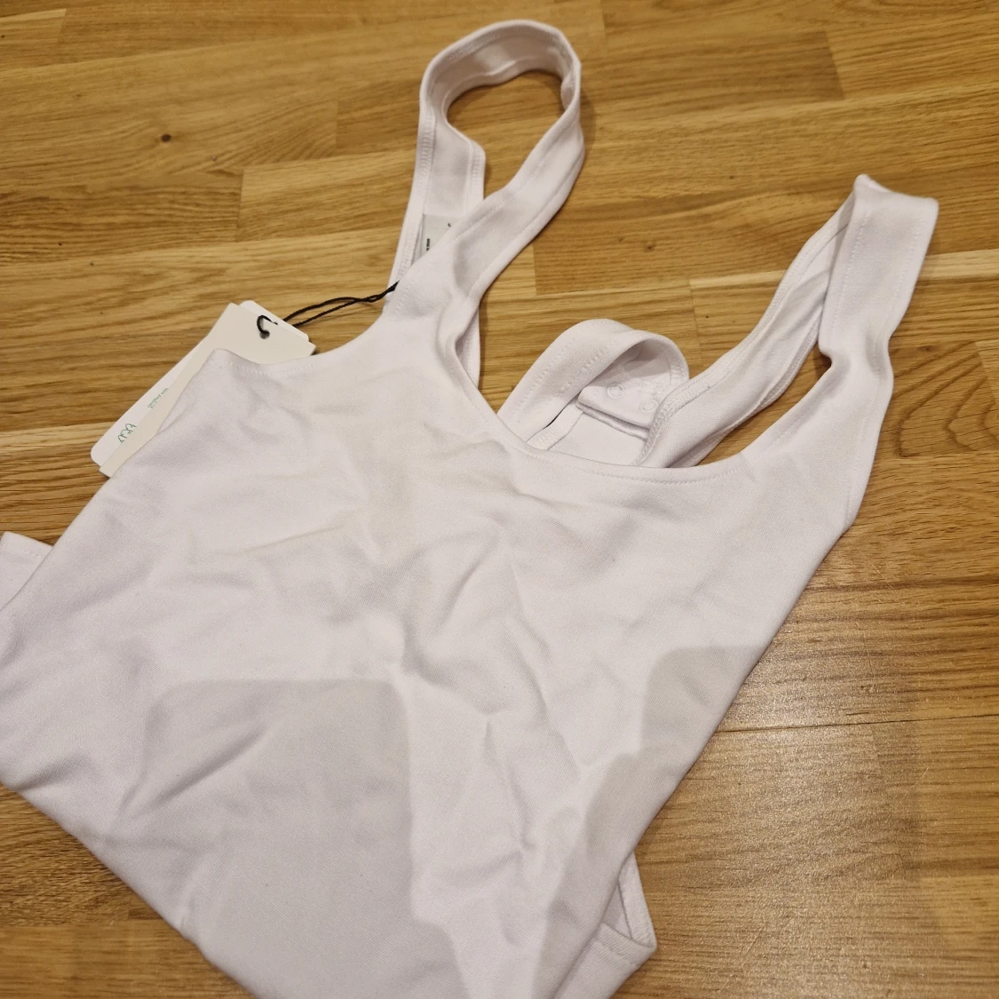 Vit body med korsad rygg - 90