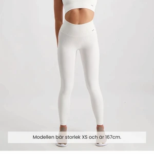 Aimn tights - Säljer dessa skit snygga tights, har varenda färg du kan tänka digx2 därför säljer jag nu dessa. Oanvända vita. 300kr inkl frakt  