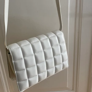 Väska  - Från HM. Aldrig använd. 