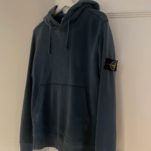 Stone Island Hoodie  - Stone Island Hoodie i fint skick Storlek S 