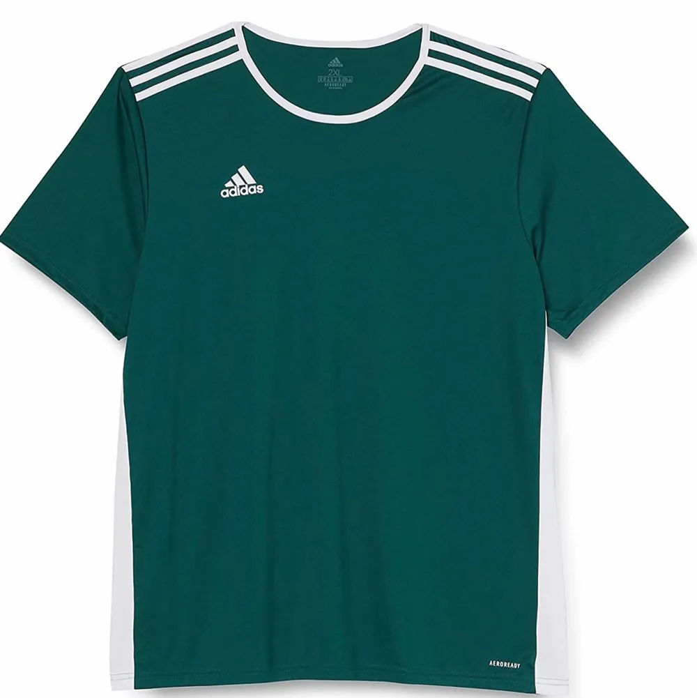 Röd o grön adidas tröjor. 1st för 100. 2st för 149. T-shirts.