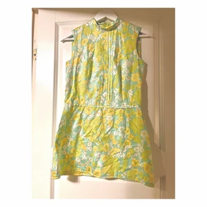 60-tals klänning  - Blommig vintage klänning från 60-talet storlek 36-38