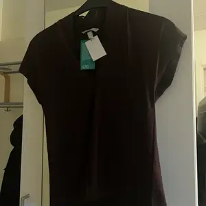 Oanvänd blus från H&M 