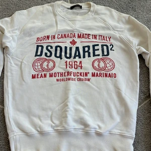 Dsquared sweatshirt stl M - Dsquared sweatshirt. Sparsamt använd. Storlek M (ganska liten i storleken).