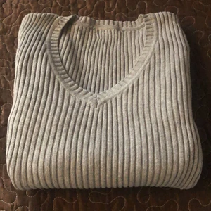 Grå tröja  - Passar både för S/M 