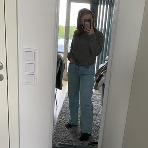 Weekday jeans  - Jeans från weekday, modellen ACE, men är insydda till raka. Passar bra i längden på mig som är ca 163. Har likadana i svart!