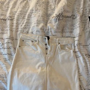 100 kr vit jeans kjol storlek S - Knappt använda 