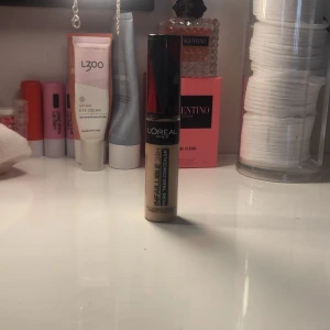 L’oréal concealer  - Köpte denna concealer igår , då jag råka köpa fel färg , endast öppnad men INTE testad !
