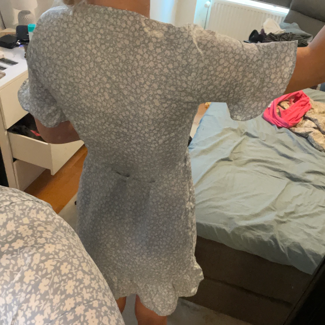 blommig klänning  - 90