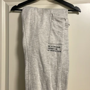 Mjukis - Gråa mjuis från Newyorker -stl L -nytt skick -nypris 180