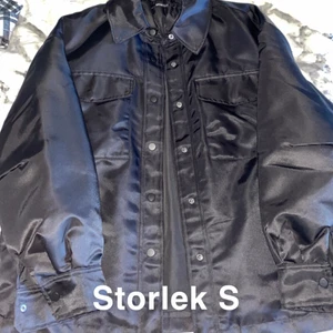 Jacka  - Gina Tricot  Storlek S  