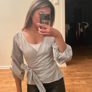 Blus - Blusen är från nelly  Har aldrig använt.