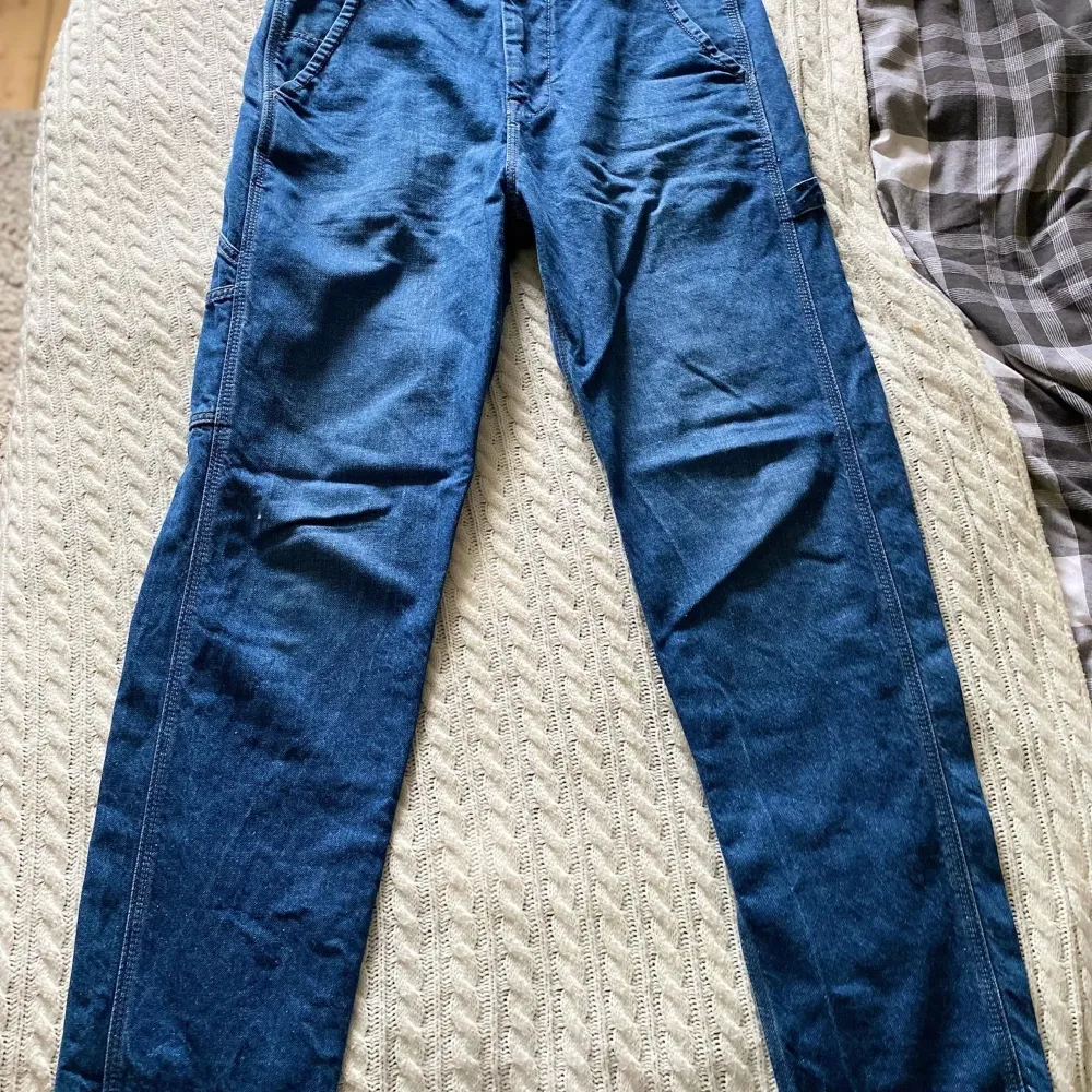 Lee jeans  Skick 10/10 Storlek 32/34 Nypris: 900kr Mitt pris: 200kr Dm för köp🔌. Jeans & Byxor.