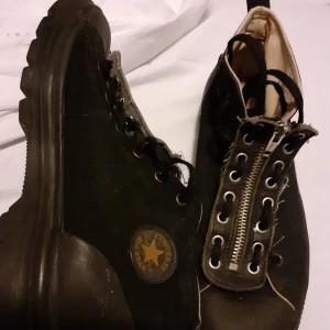Converse svarta 40 - Begagnade converse i strlk 40. 