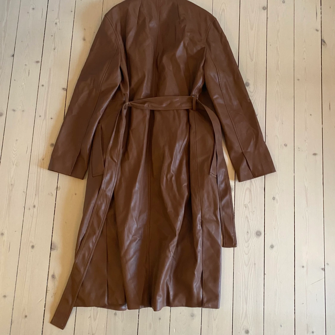 Brun trench coat från zara i PU - 90