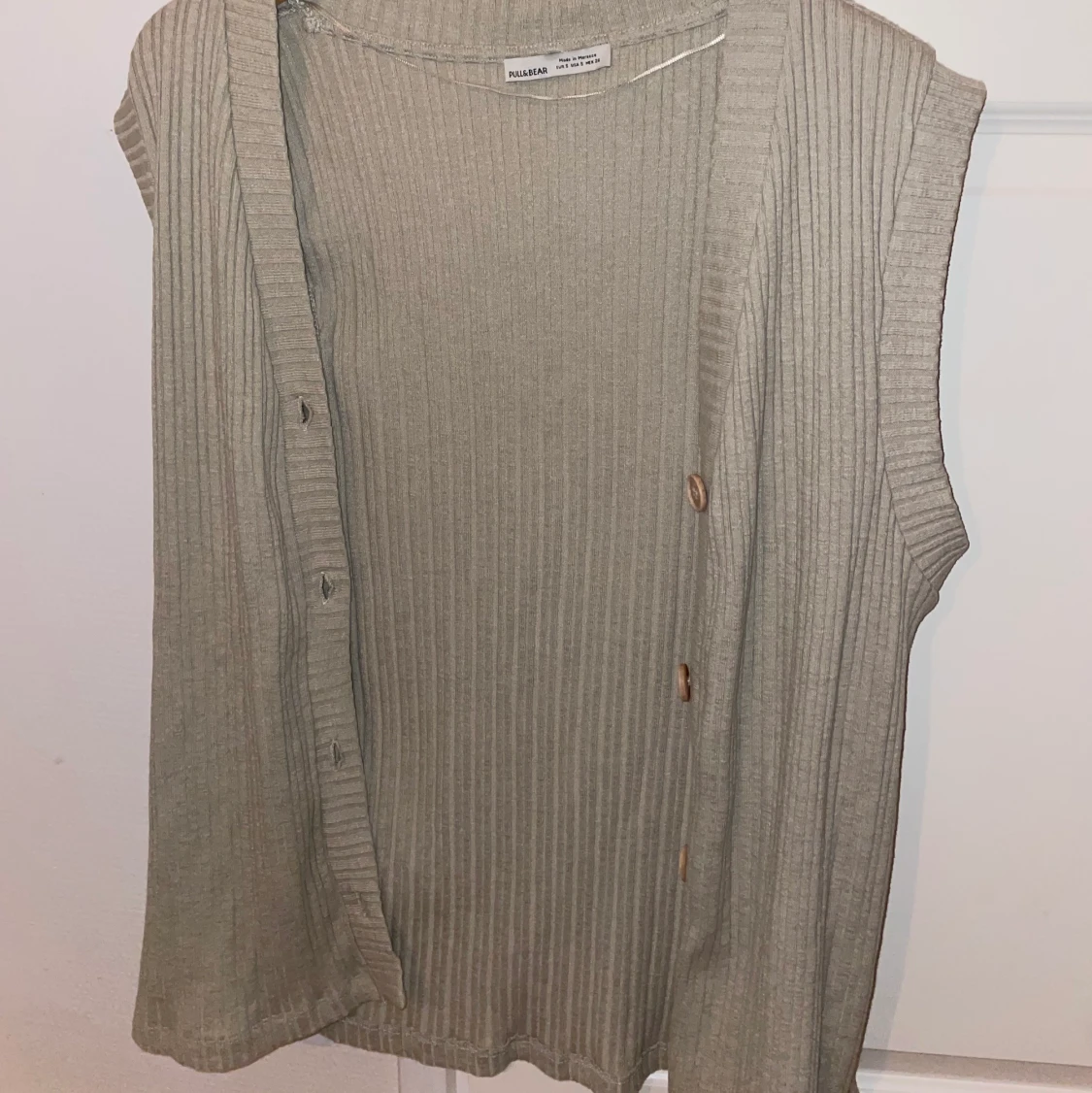 Naturgrön väst i nyskick  - 90