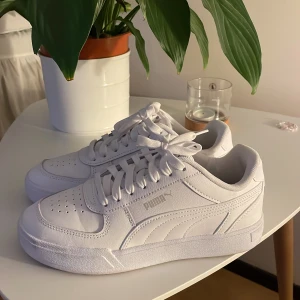 Sneakers - Jättefina puma sneakers använda en gång, säljer då dem va för små för mig. Storlek 38 💗nypris 699 kr