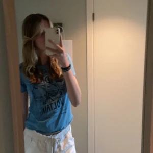 Zadig t-shirt - Jätte fin t-shirt från Zadig, säljer för att det inte är min stil längre. Bra skick och köptes i sommras, knappt använd. Skriv privat för bilder/frågor🥰 står att den är 12Y/xs men passar mig perfekt som normalt har s (ibland m)