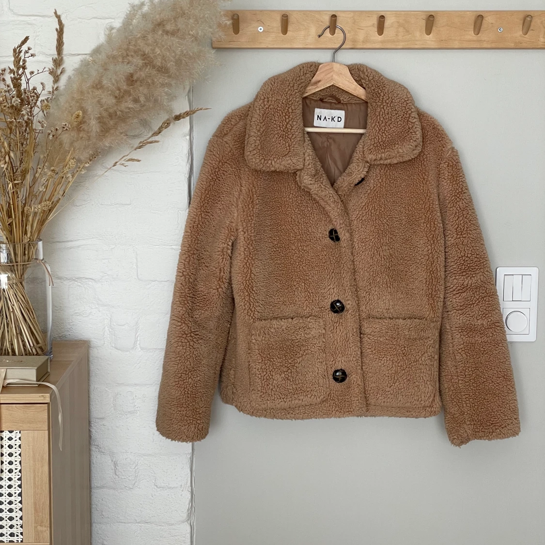 Beige teddyjacka i fuskpäls - 90