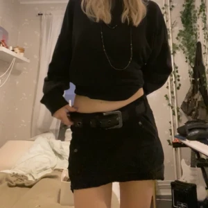 Esprit cargo-kjol - Cargo kjol från esprit, bältet medföljer ej och jag har vikt upp kjolen på de första bilderna (kan skicka fler bilder utan uppvikt o bälte) frakt: 52 kr. Strl 38, säljer då den e för stor för mig. Kontakta om du är intresserad eller har övriga frågor💕