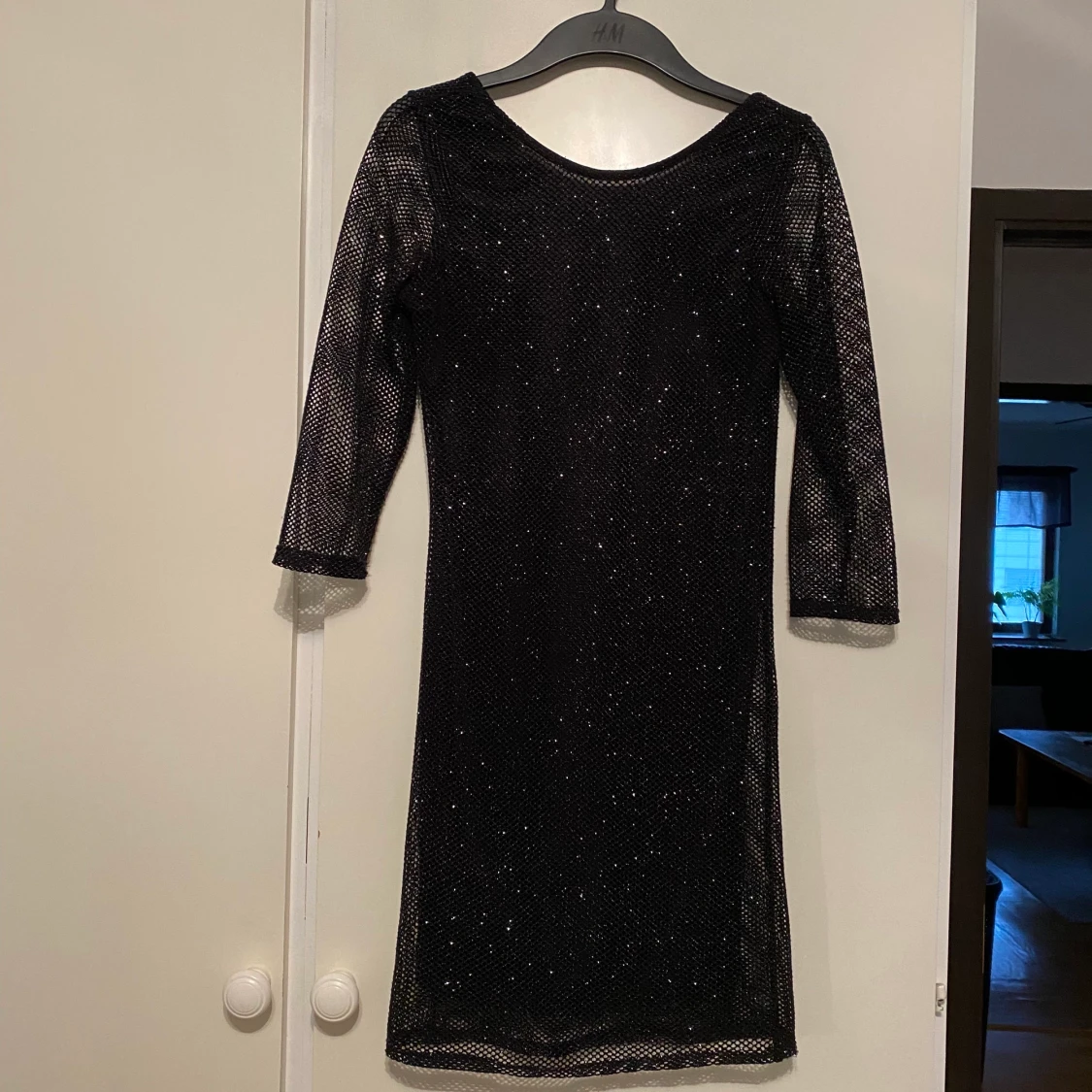 Glittrig klänning från Monki!  - 90