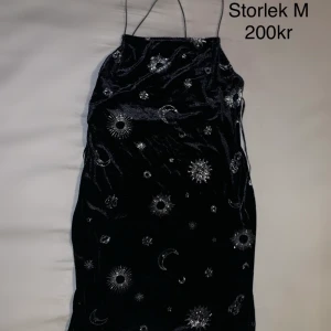 Nyårsklänning - Klänning i storlek M, använd en gång på nyår.