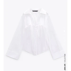 Helt ny Korsettskjorta zara - Med kappan kvar, för liten för mig tyvärr. Helt slutsåld på hemsidan. 400 kr eller högsta bud! (: