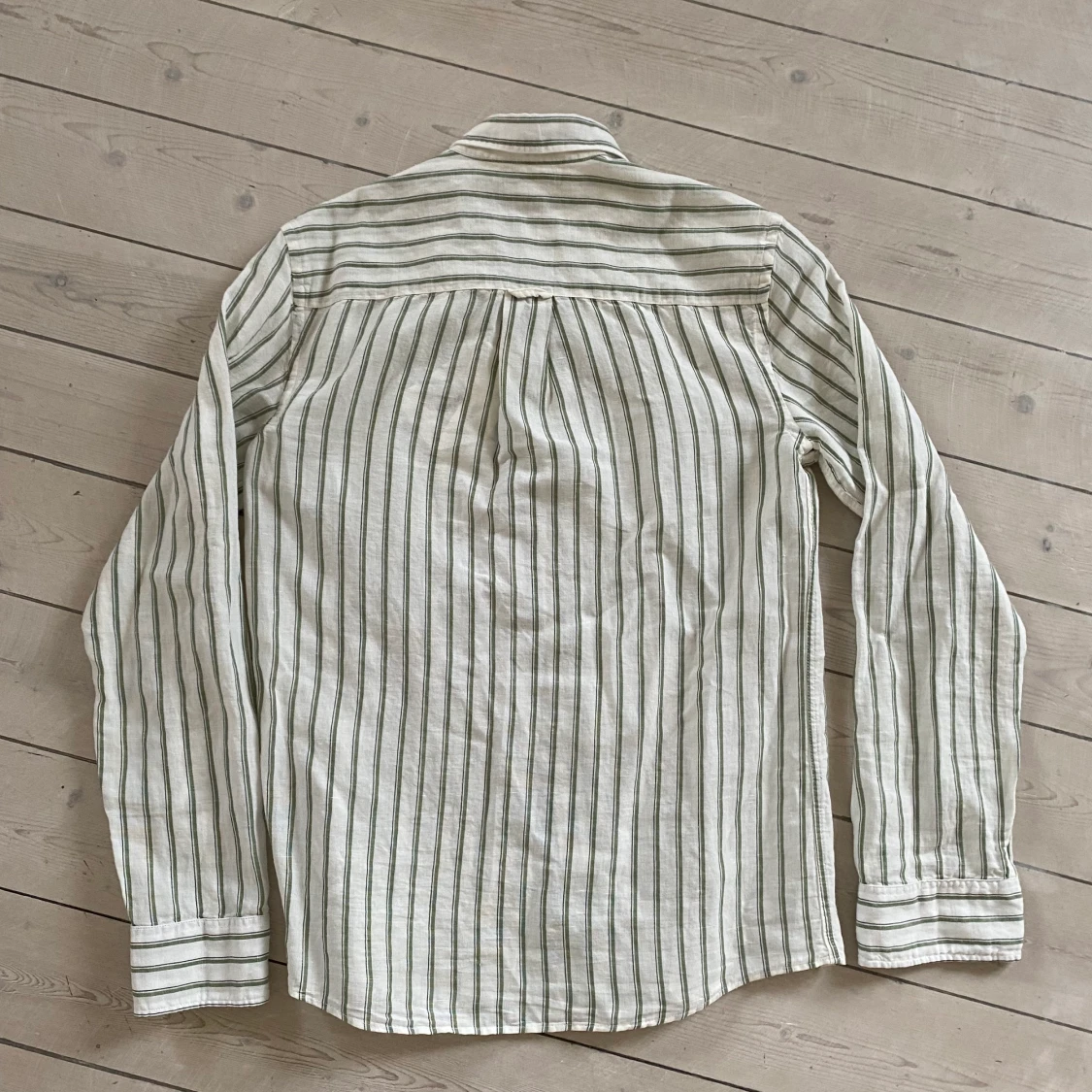 Vit och grön linné skjorta - 90