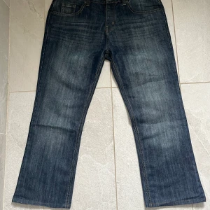 Bootcut Jeans  - Snygga bootcut jeans, byxorna är aldrig använda, säljer pga de ej kommer till användning. Köparen står för frakt. SKRIV TILL MIG INNAN DU BETALAR