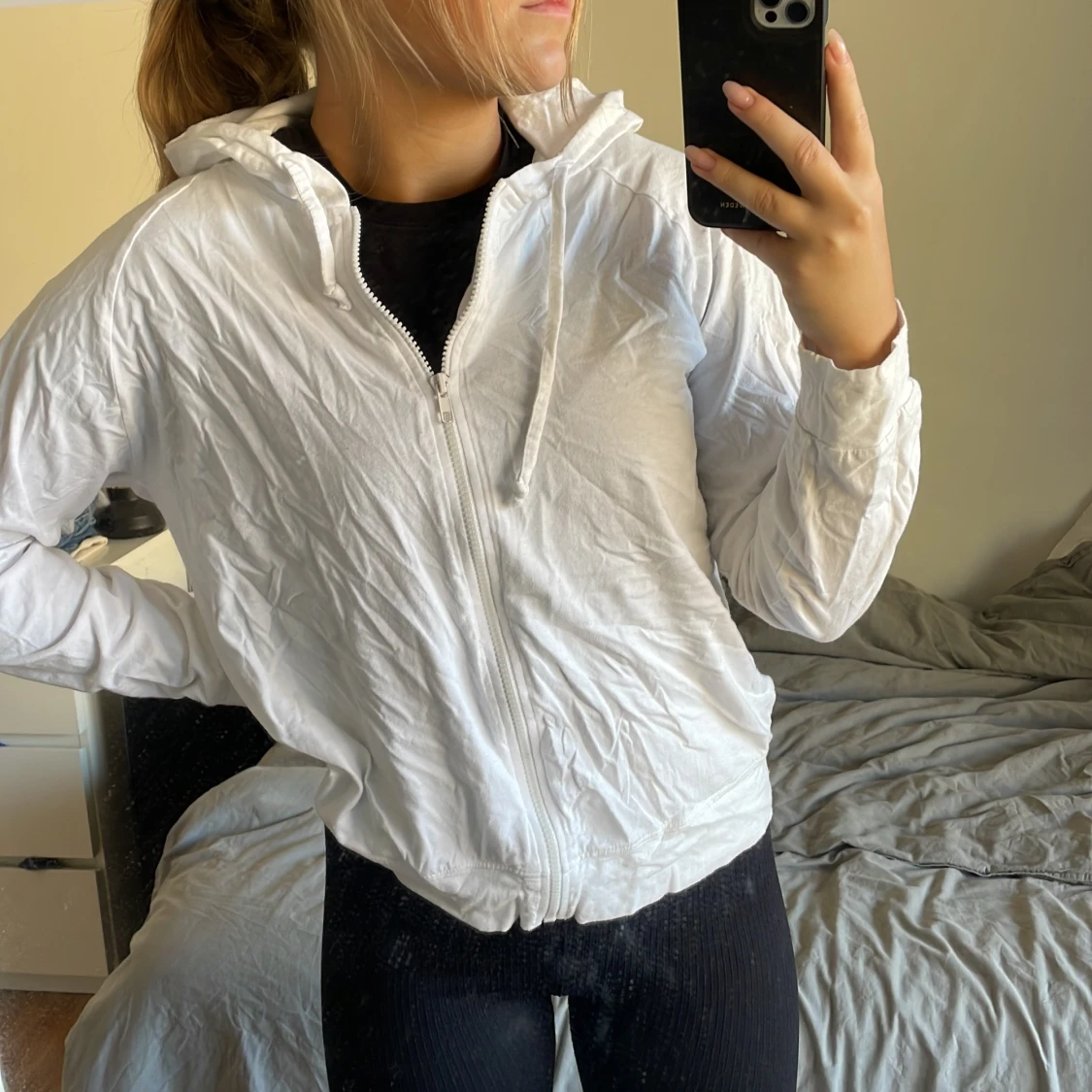 Vit kofta/huvtröja
