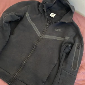 Nike tech tröja  - Väldigt skön för vintern 