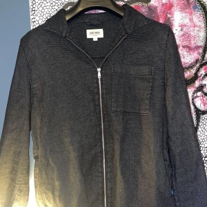 overshirt - schysst overshirt från east west, skick 9/10