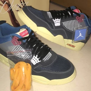 Jordan 4 union off noir  - Säljer mina sprillans nya Jordan 4 union off noir som är vunna från rafflen på SNKRS. Har med orginalbox från SNKRS och såklart skokartong. 10/10 ds. Storlek 46 eu. Hör gärna av dig vid minsta lilla fundering. 