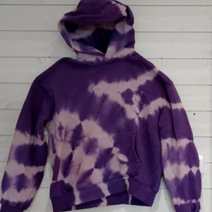 Purply Sticky - En luvtröja med mönster