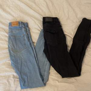 Säljer två par Molly jeans, blå och svarta. Används inte längre. Man kan välja att köpa ett par eller båda. Priset står för båda men det kan diskuteras. Köparen står för frakten!!