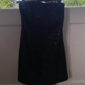 Michael Kors klänning - Tubklänning från Michael kors med paljetter, storlek 4💞 Frakt 66kr