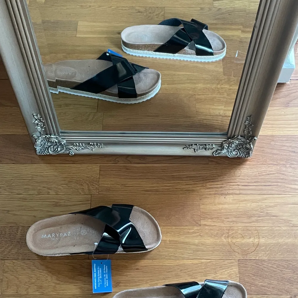 Ny inköpta och aldrig använda marypaz sandaler i strl 39. Med en söt flätad design på sidorna.  Perfekta att ha till stranden! ☀️. Skor.