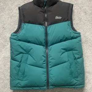 Väst från Pull & Bear storlek M - Väst från pull&bear i storlek M