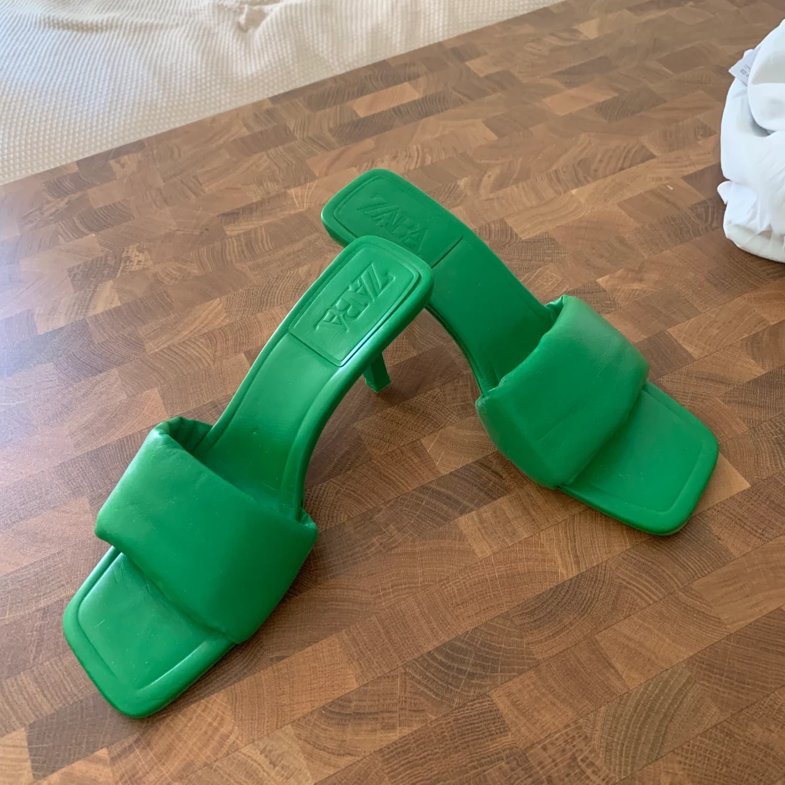 Gröna mules från Zara